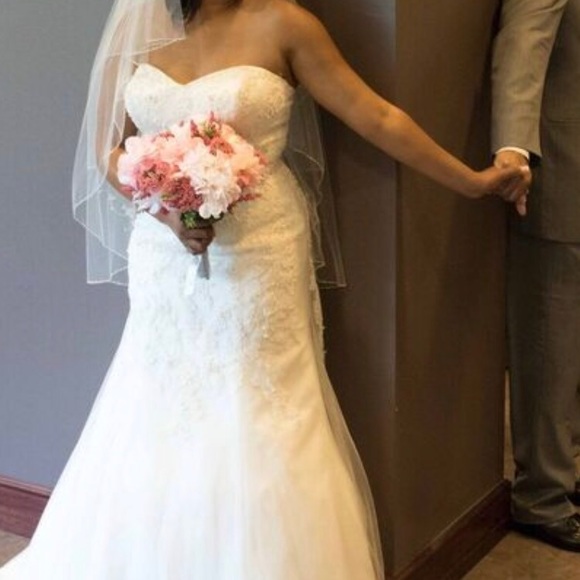 Ivory wedding gown